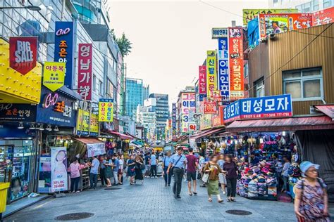 남대문시장 상인들이 꼽은 맛집 베스트6: 그리고 왜 그들은 항상 빨간색 앞치마를 입고 있을까?